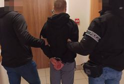 Kot zdradził poszukiwanego. Patrzył się na szafę, w której schował się mężczyzna