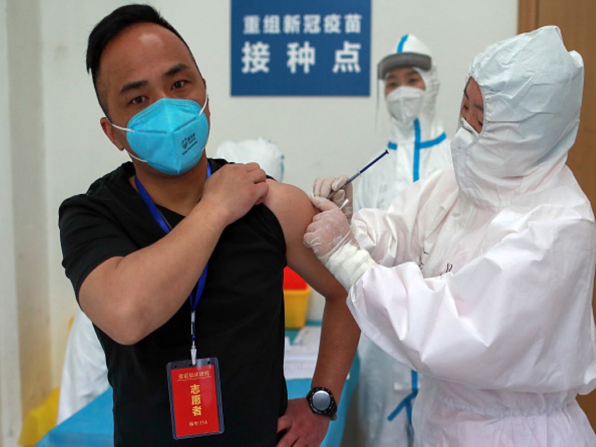 Chiny szczepią na potęgę eksperymentalnymi środkami