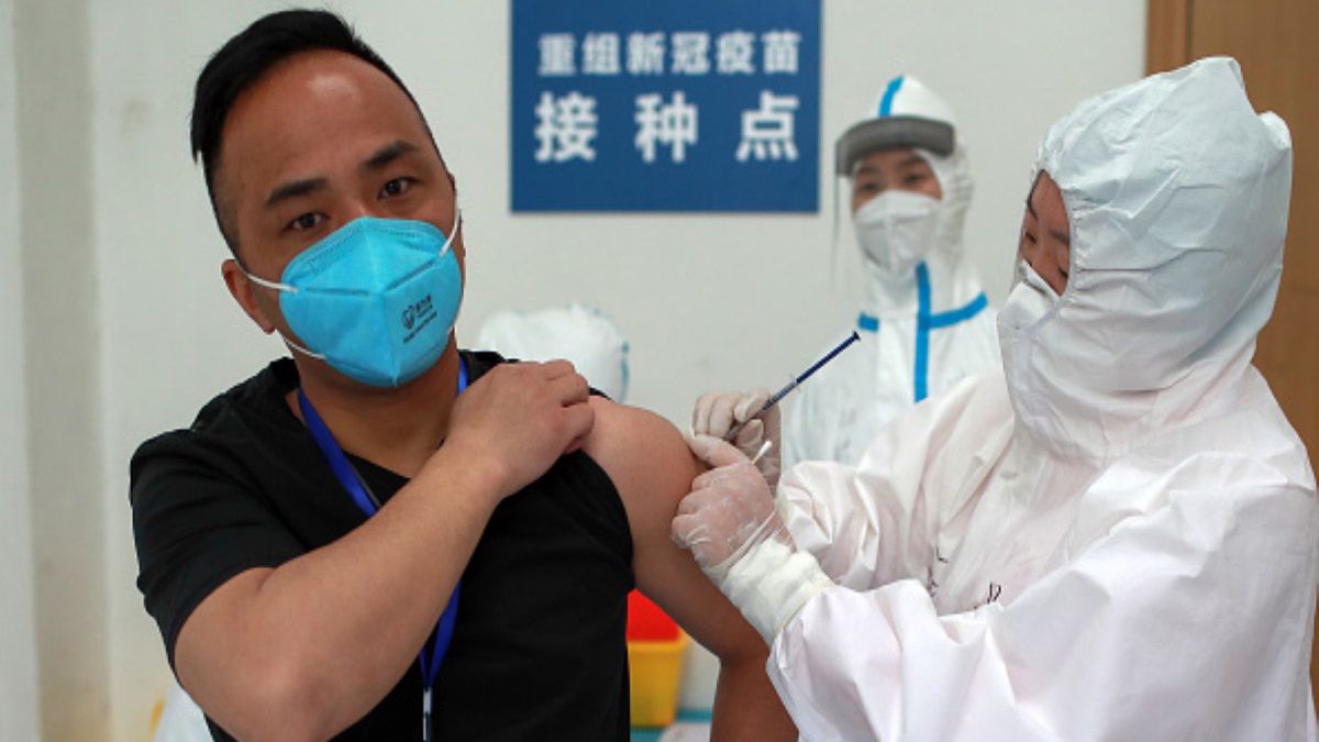 Mieszkańcy Chin mogą już otrzymać eksperymentalną szczepionkę na koronawirusa