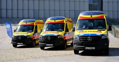Flota pogotowia ratunkowego w Lublinie powiększyła się o trzy nowe Mercedesy. Kosztowały prawie 2 mln zł