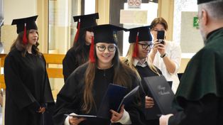 Malbork: Kolejni absolwenci malborskiej filii WSG odebrali dyplomy ukończenia studiów. Uroczystość odbyła się w nowej siedzibie