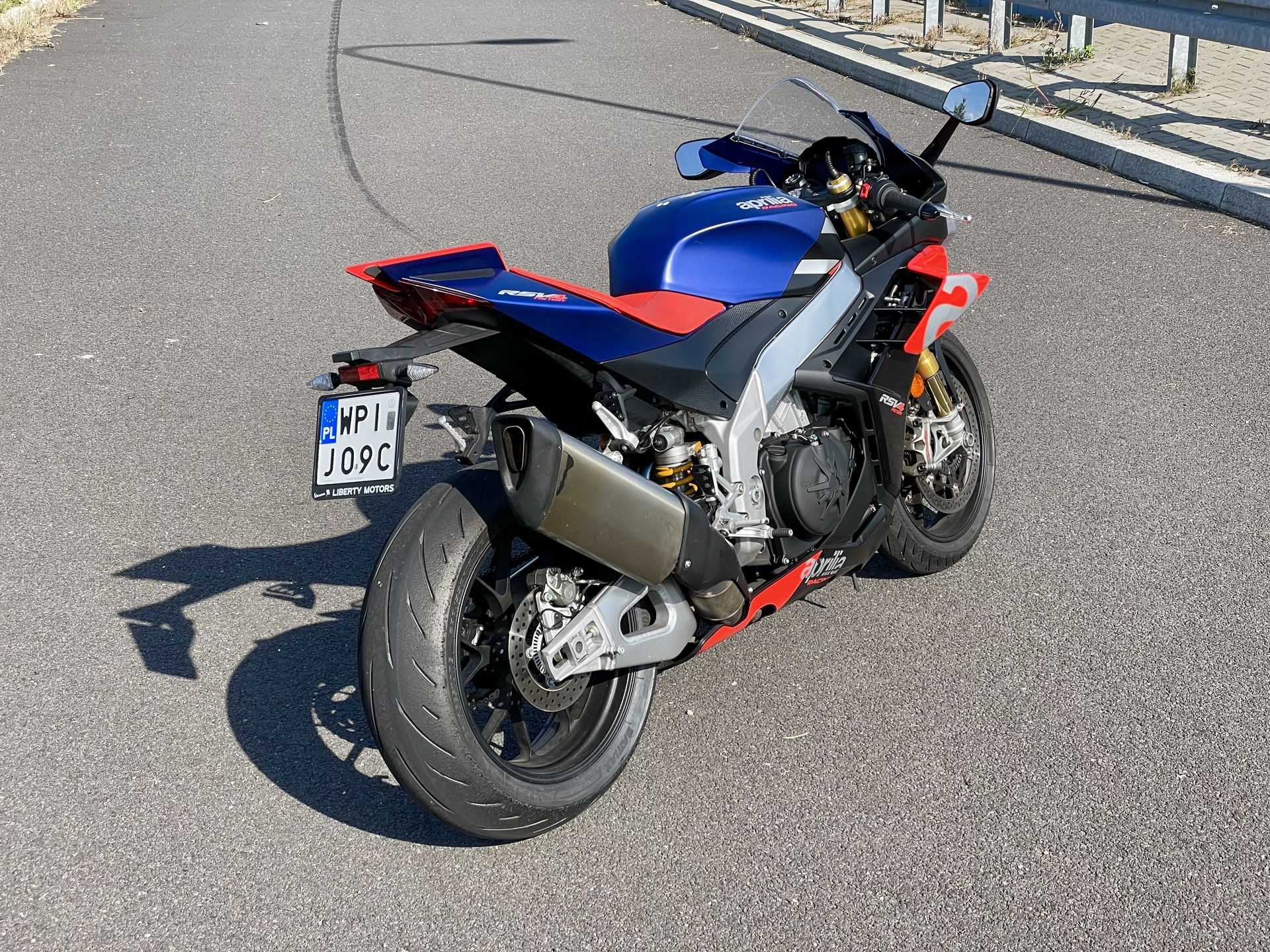 Aprilia RSV4 Factory