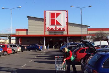 Schodzi jak świeże bułeczki. Aż 50 proc. taniej w Kaufland. Tylko w 1 dzień