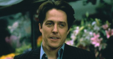 Jak zmieniał się Hugh Grant? Był amantem, dziś z trudem go poznacie