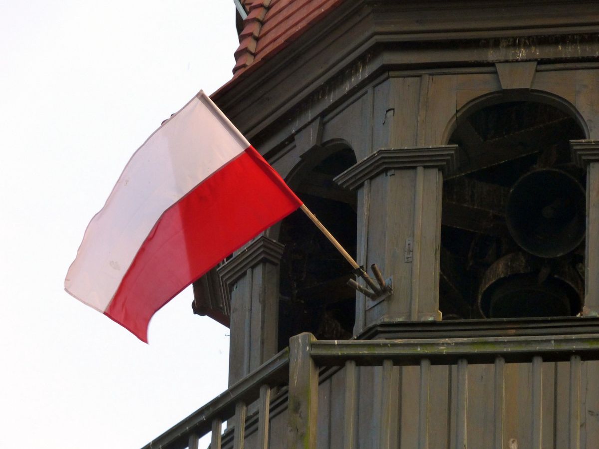 Święto Niepodległości. Jak poprawnie wywiesić flagę?