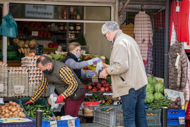 Polacy zaciskają pasa. Robią mniejsze zakupy