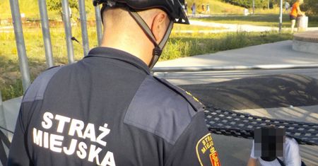 Konkubent zabrał córkę partnerki na rower. 8-latka z Ukrainy porzucona w Warszawie