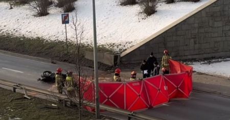 Młody motocyklista nie żyje. W sieci krążą plotki. Mamy stanowisko policji