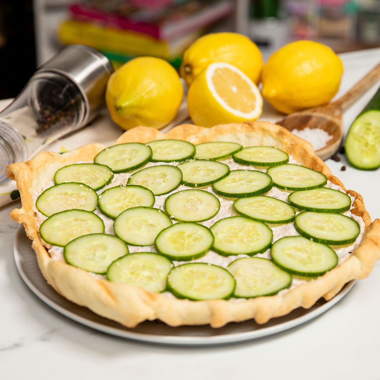 Tart with tuna and cucumber