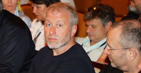 Morska bestia właściciela Chelsea. Jedną łódź podarował Putinowi