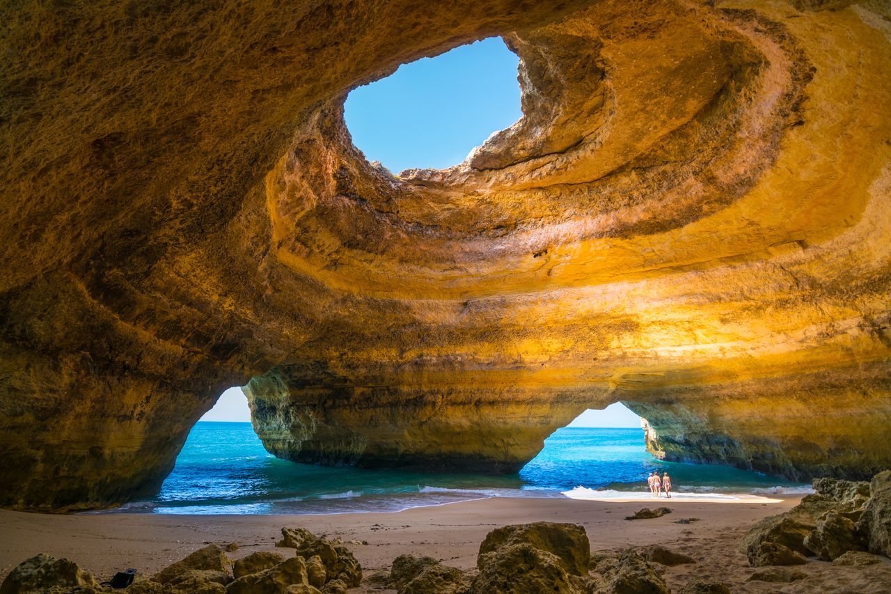 Jaskinia Benagil jest jedną z najpopularniejszych atrakcji Algarve