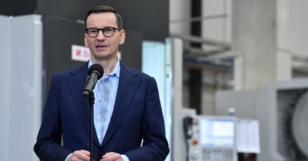 Maile ze skrzynki Dworczyka. Premier akceptował zakup respiratorów od handlarza bronią
