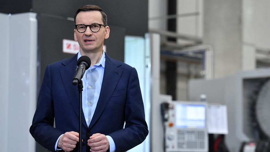 Maile ze skrzynki Dworczyka. Premier akceptował zakup respiratorów od handlarza bronią 