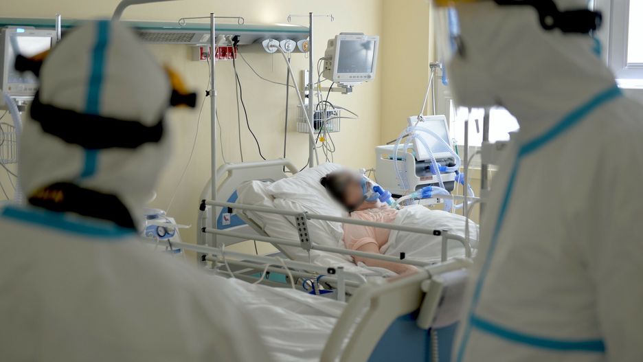 Koronawirus. Wariant Delta w Polsce. Pierwsze informację ze śledztw sanepidów