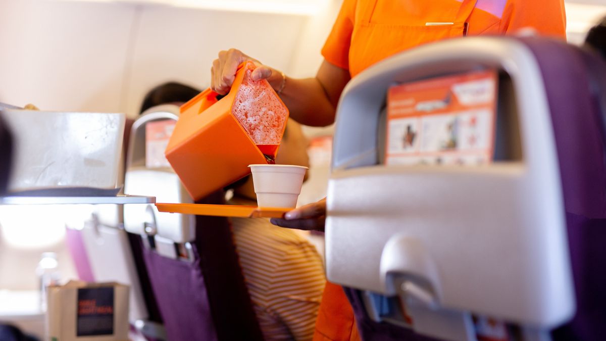 Sok pomidorowy to często zamawiany napój podczas lotów