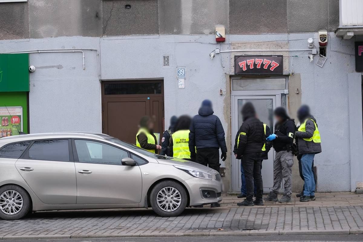 Akcja KAS i policji w nielegalnym salonie gier przy ul. Zamojskiej w Lublinie