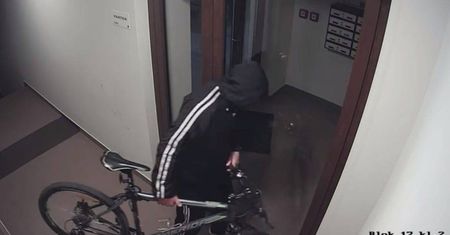 Skradziono rower z ul. Pileckiego w Lublinie. Rozpoznajesz złodzieja? (wideo)
