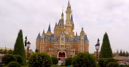 30 tys. osób uwięzionych w Disneylandzie. Musieli przejść test