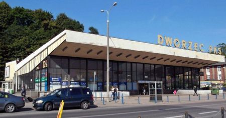 Interwencja na dworcu PKS. Ojciec 14-latka odkrył, co robił jego syn