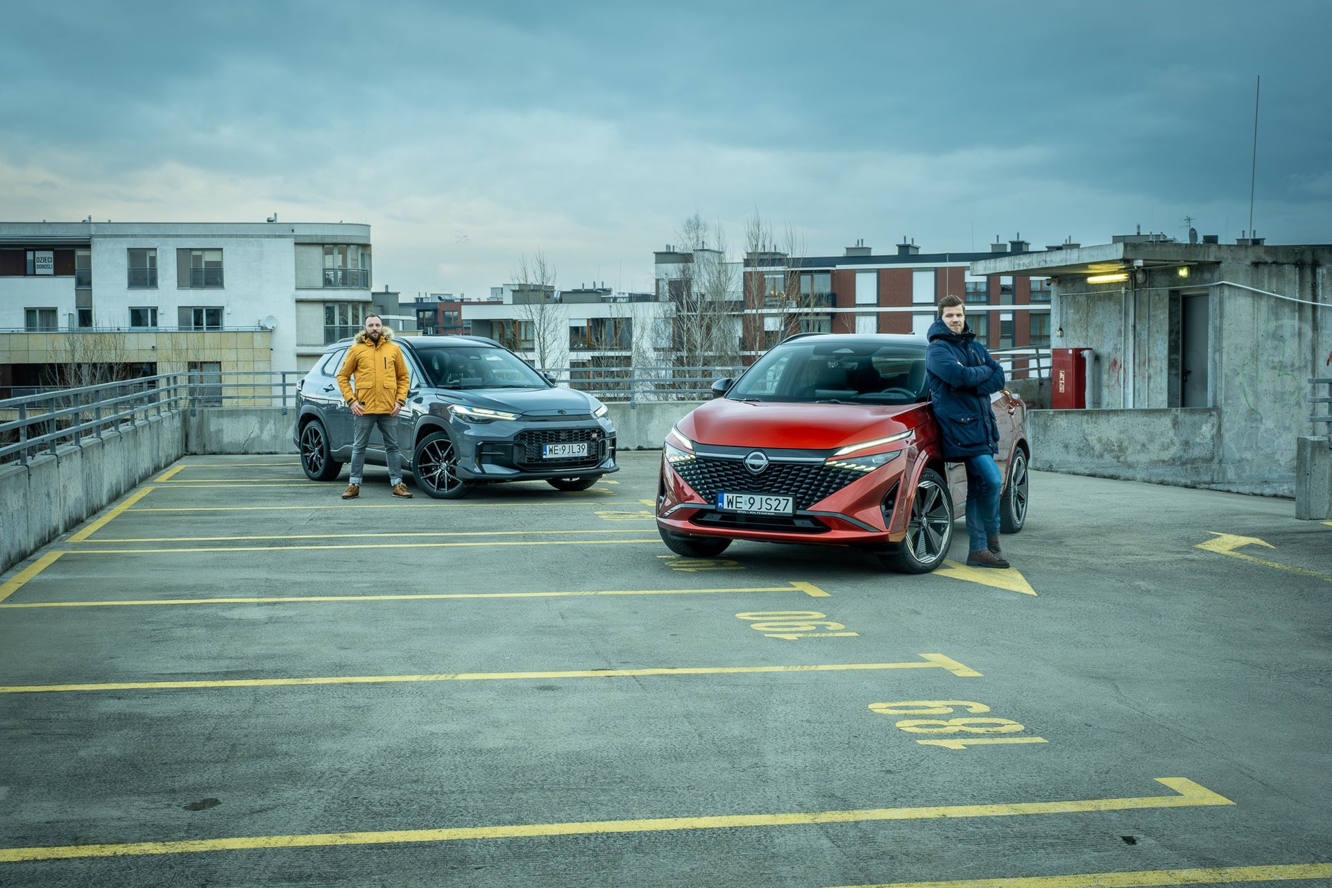 Nasze porównanie Toyoty Corolli Cross i Nissana Qashqai e-Power