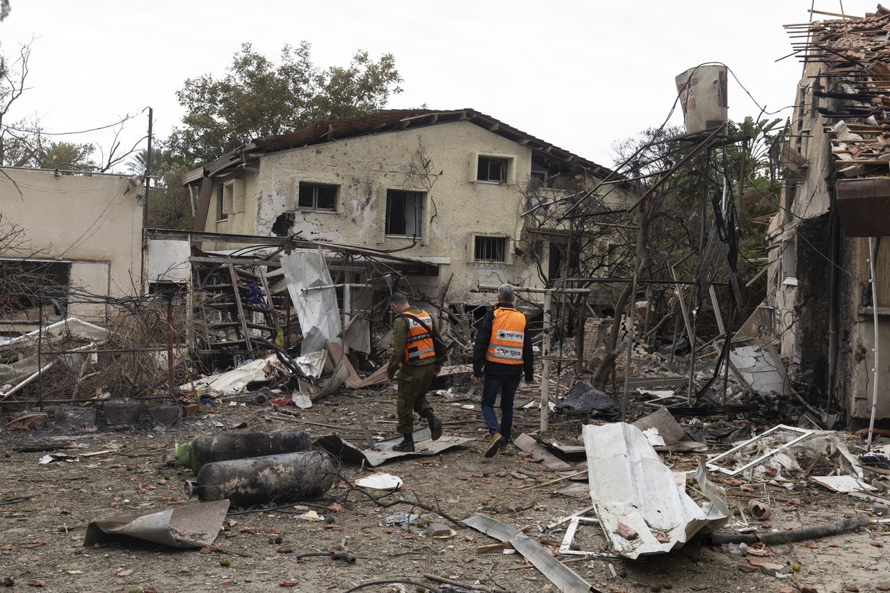 RINATYA, ISRAEL - NOVEMBER 24: Emergency workers inspect a site after a rocket fired from Lebanon strike a building in the village on November 24, 2024 in Rinatya, Israel. Air raid sirens blared across northern and central Israel as scores of rockets were fired from Lebanon. The volley comes a day after Israel bombed a building in central Beirut, killing 20, in what was reportedly an attempt to assassinate a top Hezbollah military commander. (Photo by Amir Levy/Getty Images)