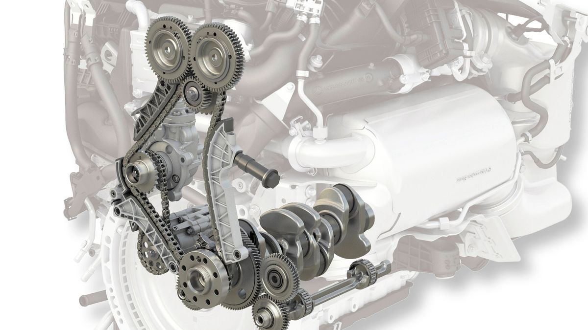 Ten sam silnik Mercedesa OM 654, tylko pokazujący napęd rozrządu