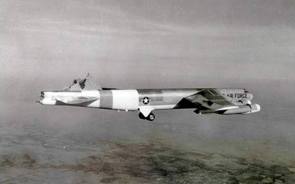 Mimo utraty części usterzenia ten B-52 bezpiecznie wylądował