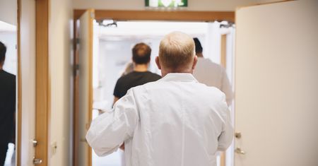 Ginekolog oszpecił 24-latkę. Ruszył proces lekarza z Poznania