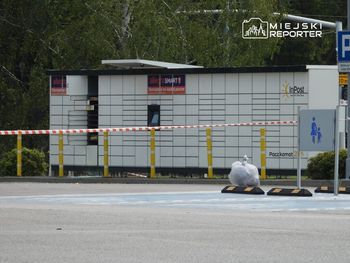 Warszawa: Paczkomat na Bródnie został zalany żrącą substancją