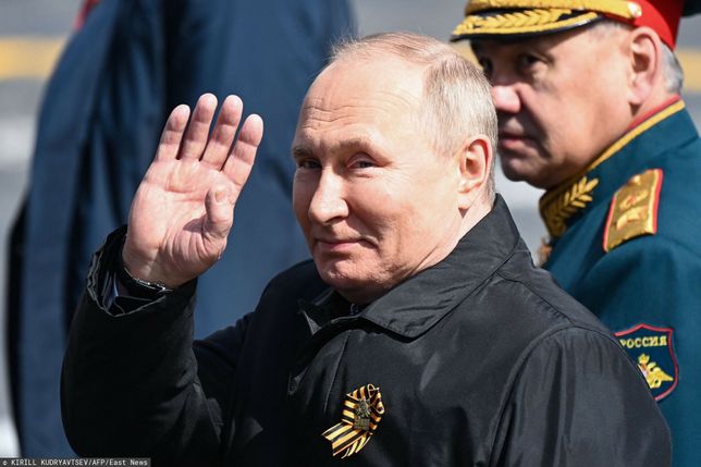 Dzie? Zwyci?stwa w MoskwieRussian President Vladimir Putin and Defence Minister Sergei Shoigu leave Red Square after the Victory Day military parade in central Moscow on May 9, 2022. - Russia celebrates the 77th anniversary of the victory over Nazi Germany during World War II. (Photo by Kirill KUDRYAVTSEV / AFP)KIRILL KUDRYAVTSEV