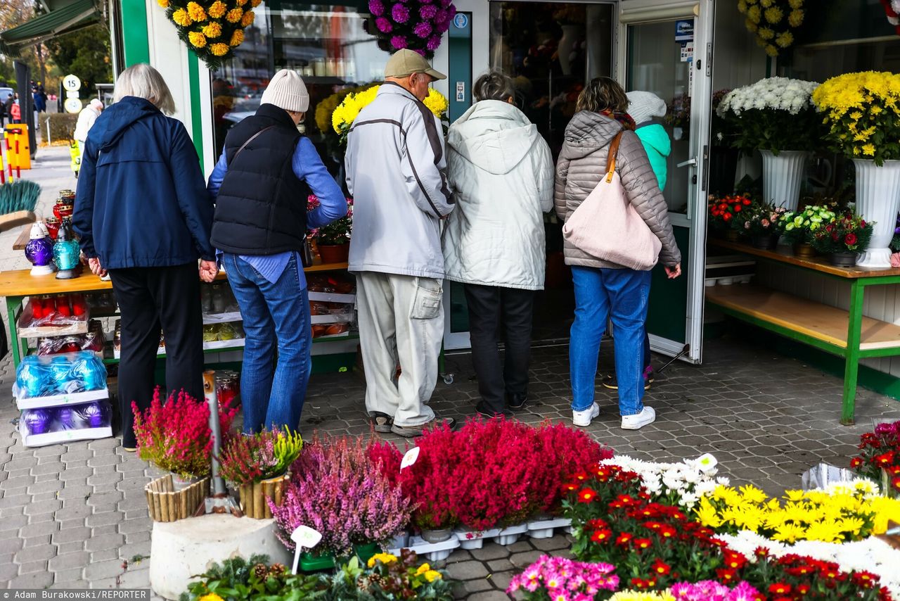 Wszystkich Świętych w dobie drożyzny. Tyle pieniędzy wydadzą Polacy