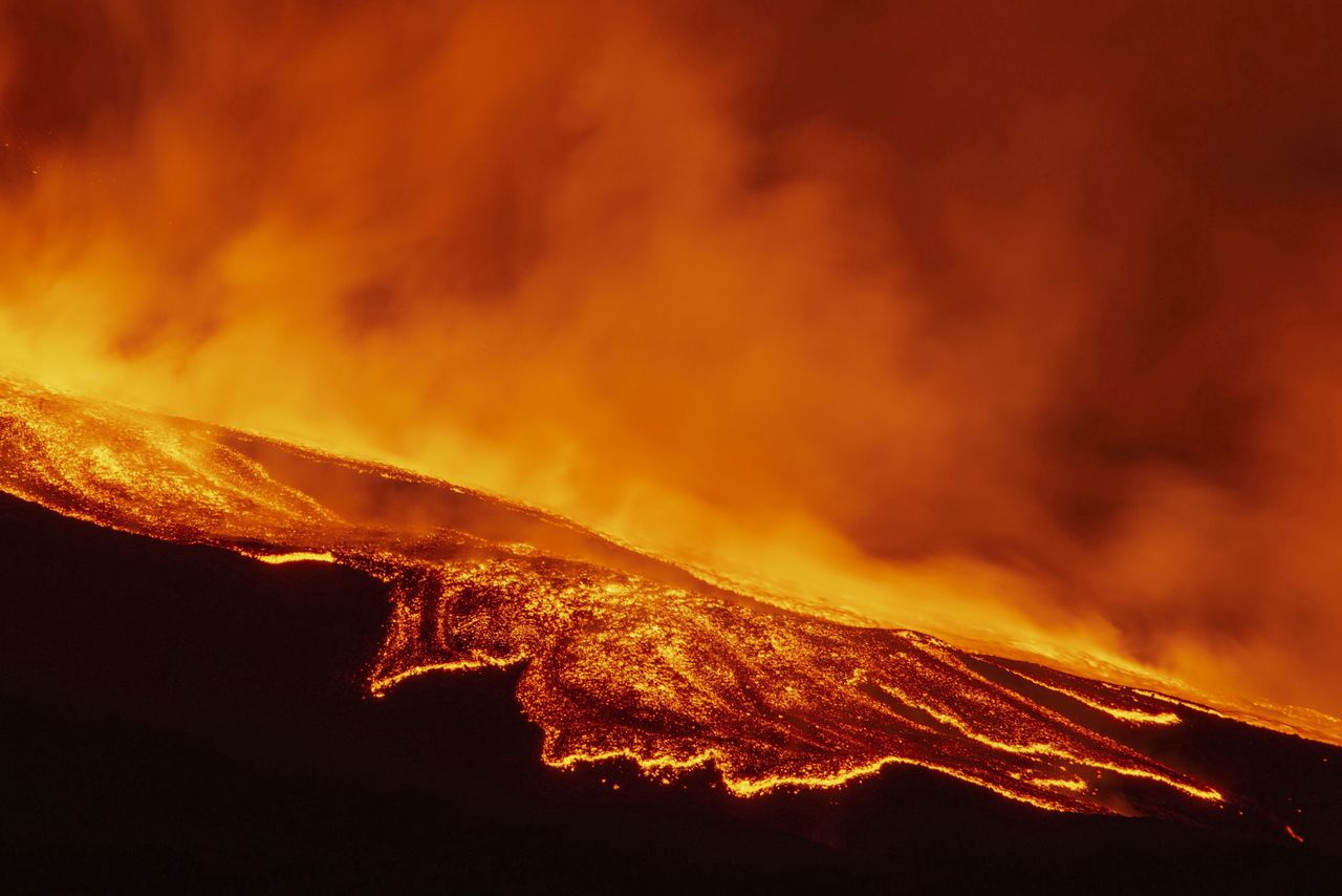 Islandia. Wybuch wulkanu Fagradalsfjall w pobliżu Reykjaviku