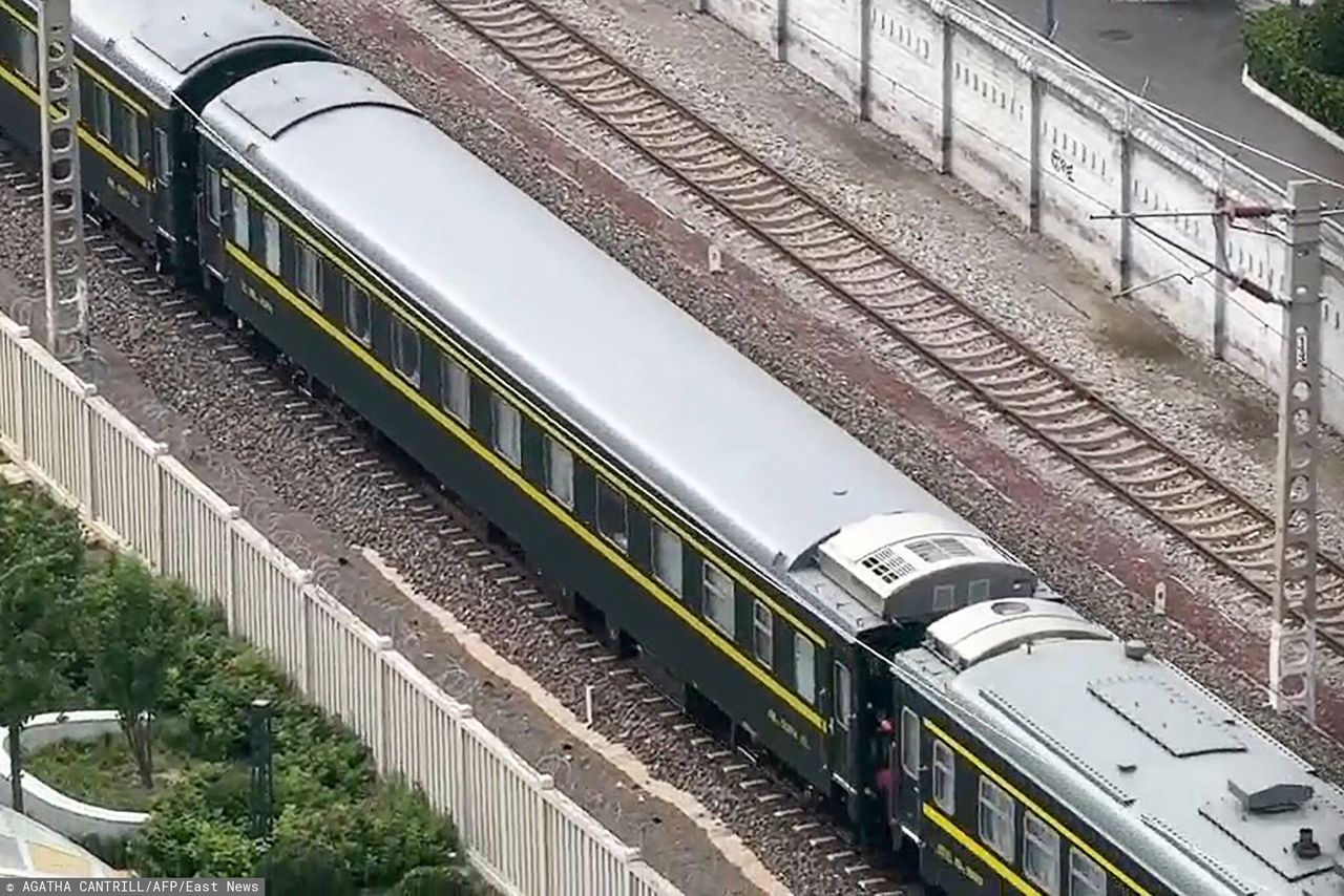 Pancerny pociąg już w Pekinie. Trwają spekulacje, kto nim przyjechał