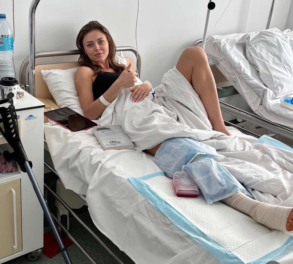 Joanna Opozda pokazała spuchniętą nogę po zdjęciu opatrunku
