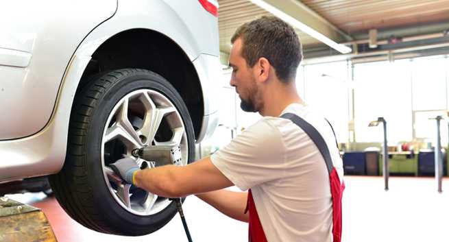 Czas na wymianę opon. Sprawdź, jak w razie problemów z kołem pomoże ci w trasie LINK4