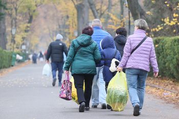 Katolicy idą tylko na cmentarz. Nie wiedzą, że popełniają grzech
