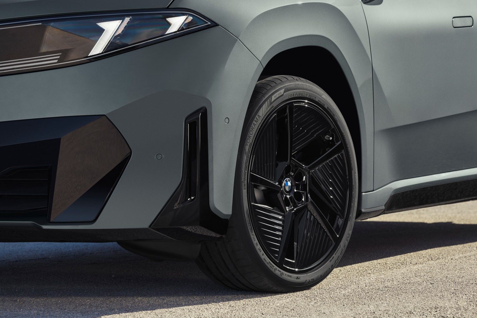 BMW iX4