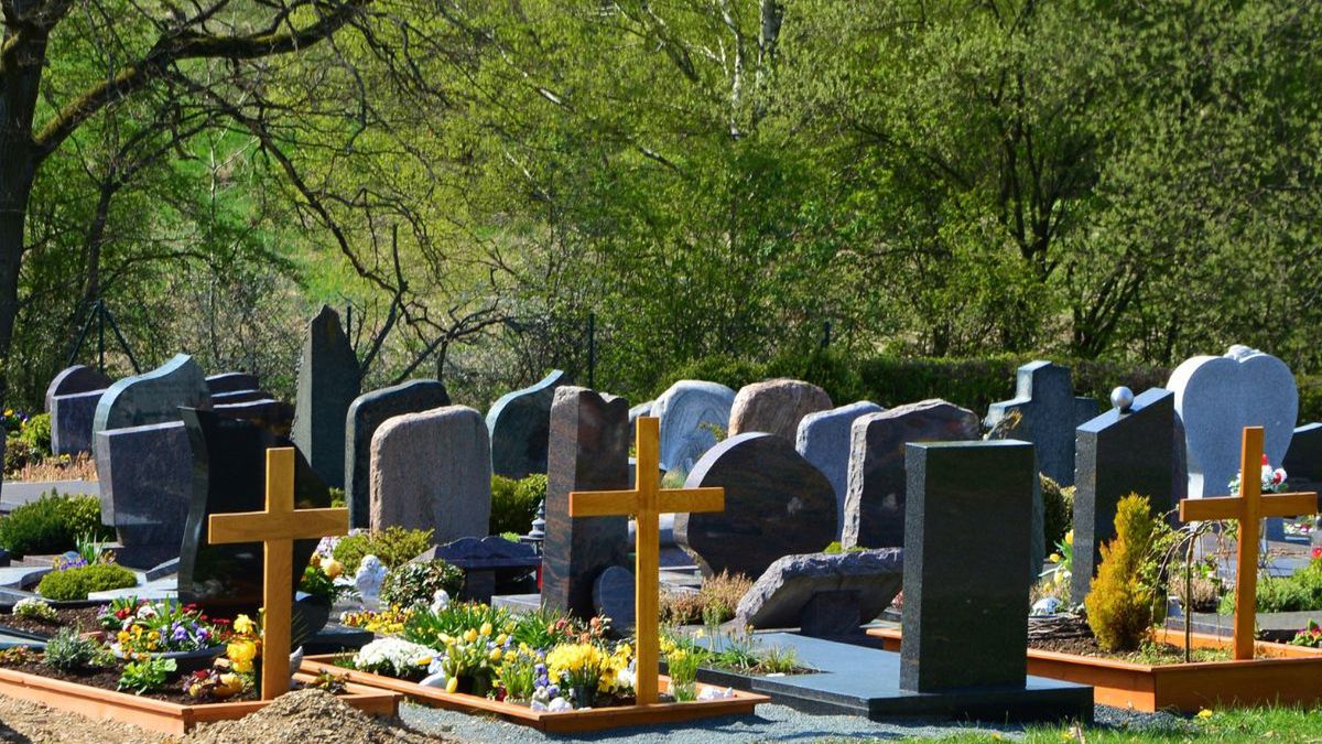 Szokujące znalezisko na cmentarzu