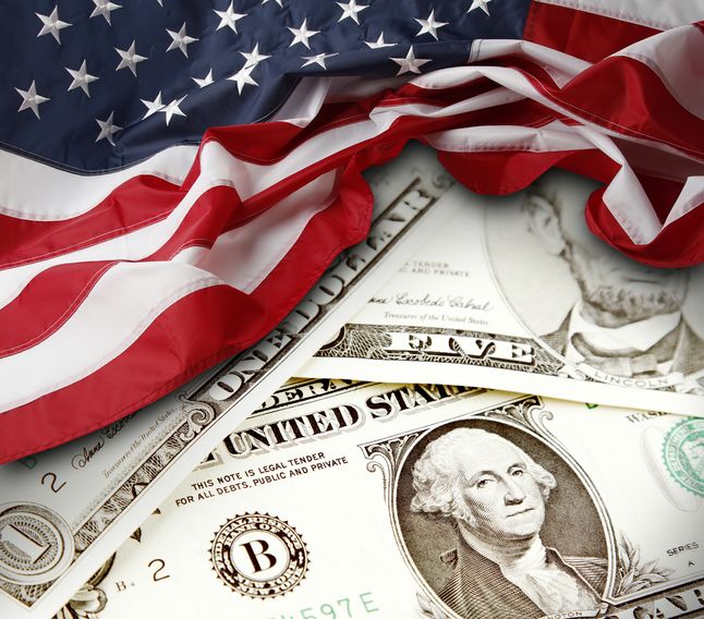 Zdjęcie amerykańskich dolarów pochodzi z serwisu Shutterstock