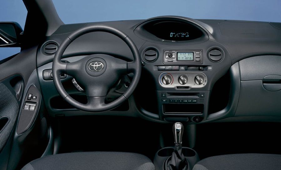 Toyota Yaris wnętrze po faceliftingu