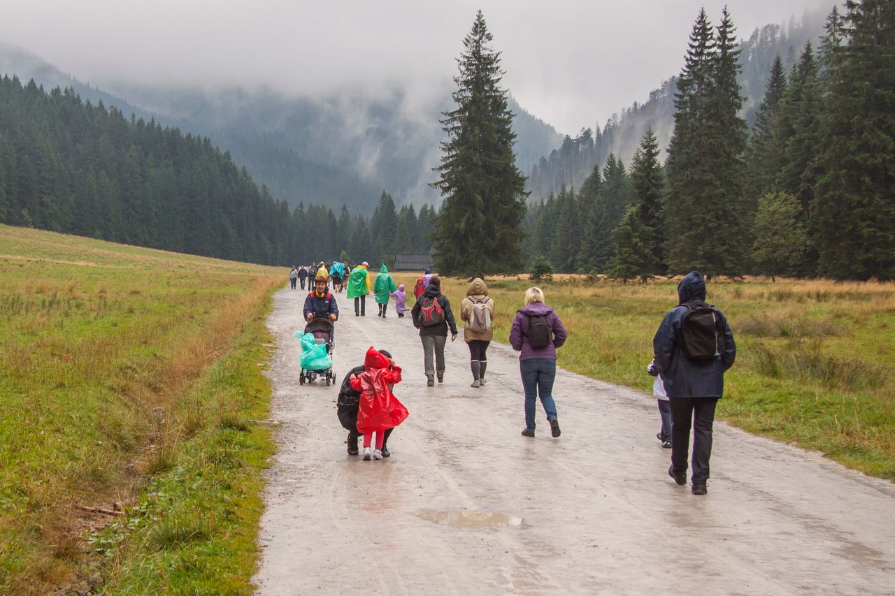 Dziwią się, gdy słyszą "dzień dobry" na szlaku. Skąd wziął się ten zwyczaj?