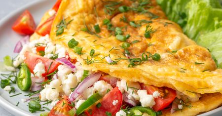 Na zwykły omlet wrzucam greckie dodatki. Proste, a sycące i pyszne