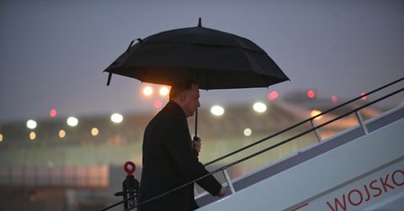 Komorowski o dyplomatycznej ofensywie Dudy: jeździ dużo, ale nie wiem z czym