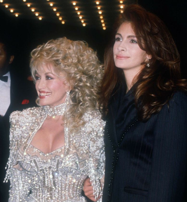 Dolly Parton i Julia Roberts w 1989 r. (East News)