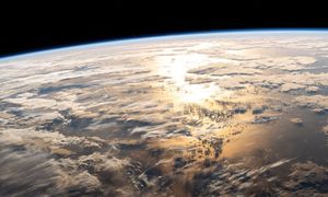 Fenomenalne zdjęcie z orbity. Zobacz, jak światło odbija się od oceanu