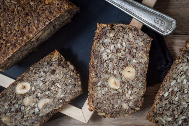 Chleb czystoziarnisty jest bogaty w błonnik, dlatego syci na długo i wspomaga pracę układu pokarmowego. Jest idealny dla osób na diecie oraz uczulonych na gluten