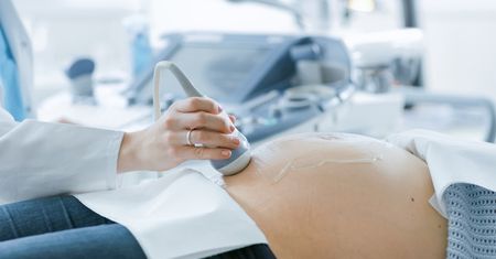 Szwedzcy naukowcy sprawdzali, jak odbija się na dzieciach przenoszona ciąża. Musieli przerwać eksperyment, po tym jak urodziło się kilkoro martwych dzieci
