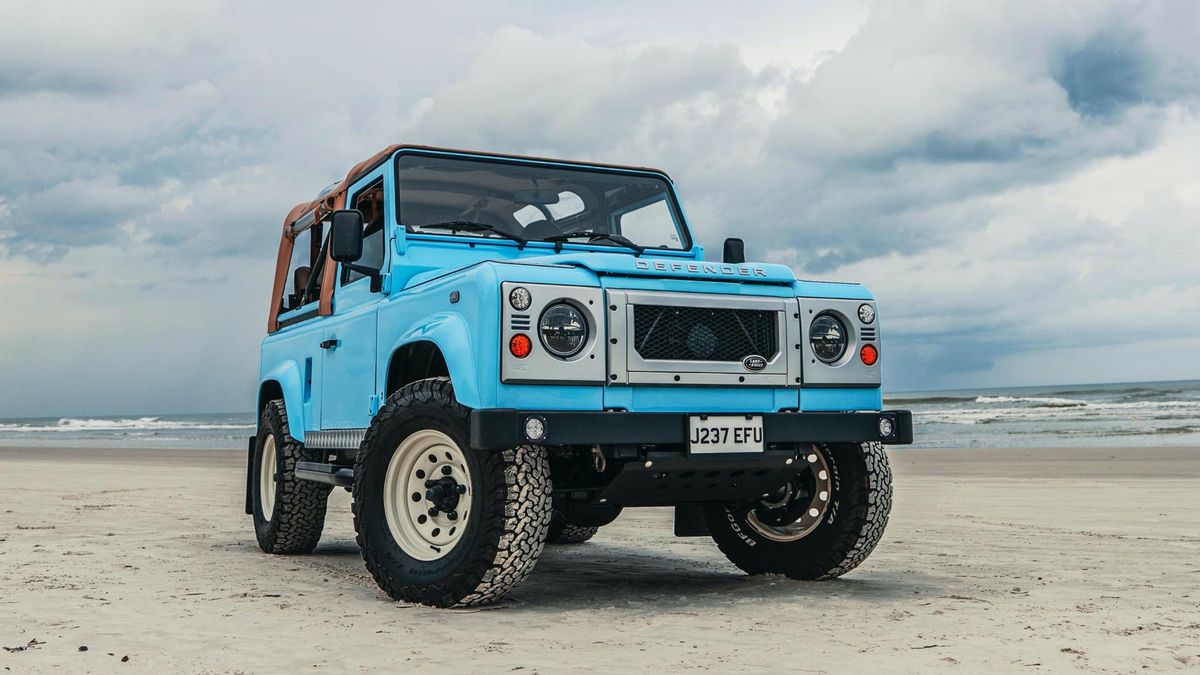 Defender zawsze budzi pozytywne uczucia. Szczególnie w takim lakierze.