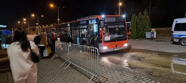 Евакуаційні автобуси до Польщі