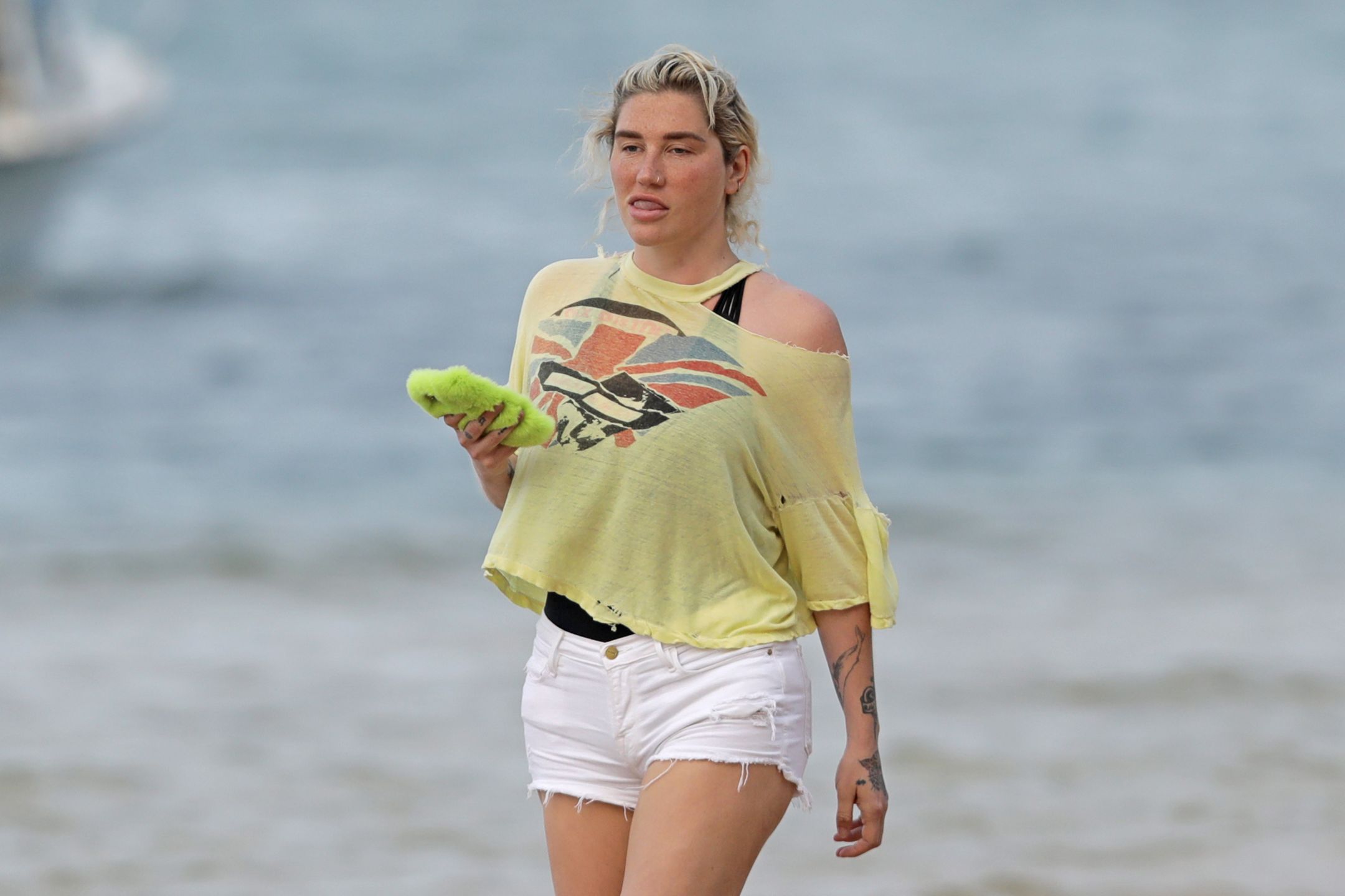 Kesha na wakacjach na Hawajach